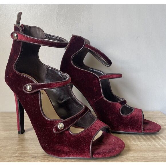 Guess Women’s Open Toe Red Velour Strappy Buttons Heels Cosplay Costume Size 7.5 - Picture 1 of 8